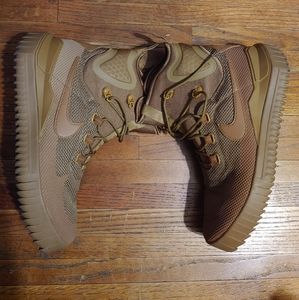 NIKE MENS AIR WILD HIKING TRAIL BOOT 916819-200